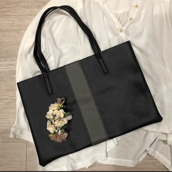 Vince Camuto Lucky Tote (Vegan Leather) - Picture 3 of 8